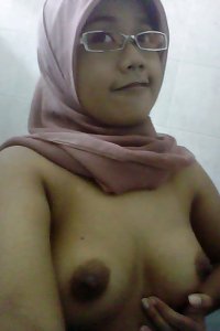 indonesian- cewek jilbab sovi rizka